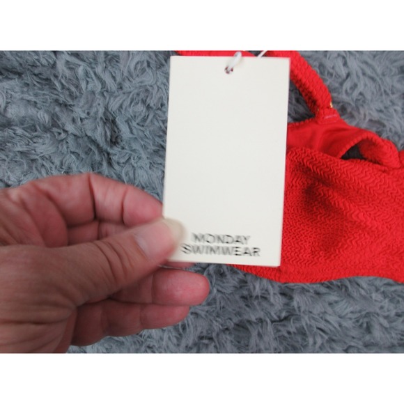 Monday Swimwear Sorrento Bikini Top Womens Small Red Chili Pepper Crinkle NWT - Picture 3 of 7